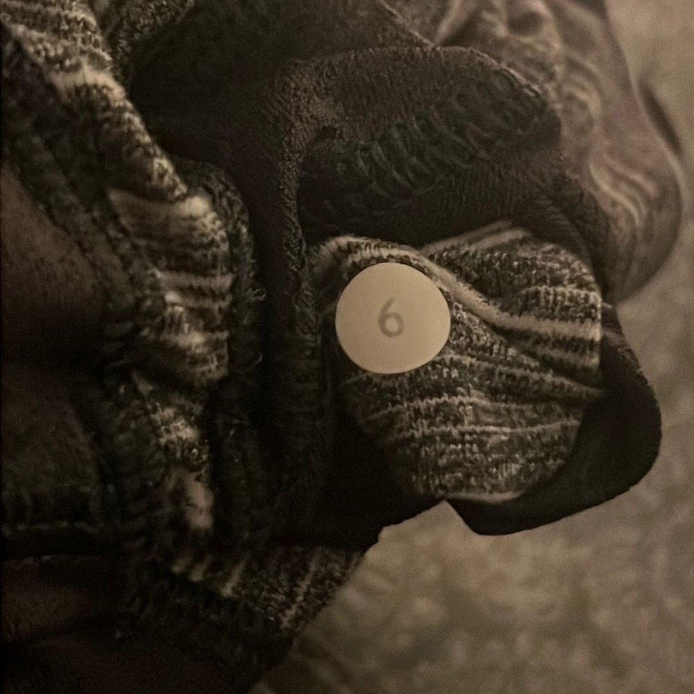 ❗️SOLD❗️Lululemon Womens size 6 Heathered Gray/White Striped Half Zip Sweatshirt - Picture 7 of 7